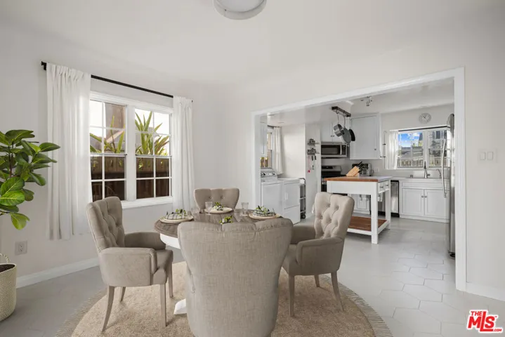 819 S Crestmoore Place, Venice, California 90291