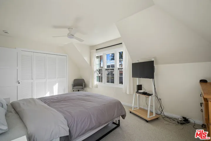 819 S Crestmoore Place, Venice, California 90291