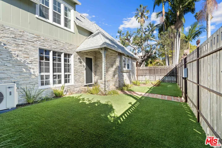 819 S Crestmoore Place, Venice, California 90291