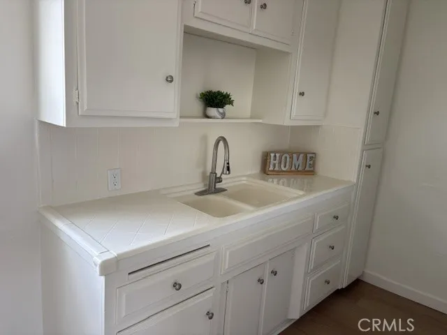 Large​​‌​​​​‌​​‌‌​​‌​​​‌‌​​​‌​​‌‌​​‌‌​​‌‌​​​​ kitchen
