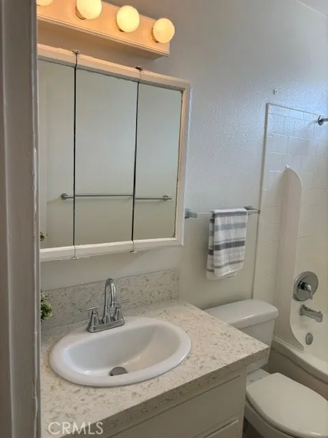 Nice quartz countertop and fixtures