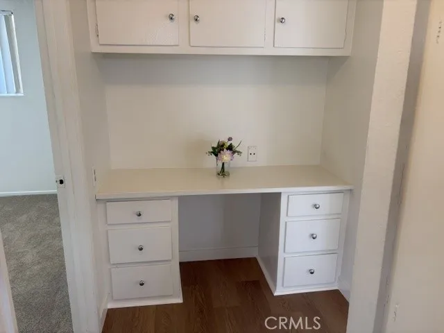 Built-in desk/office