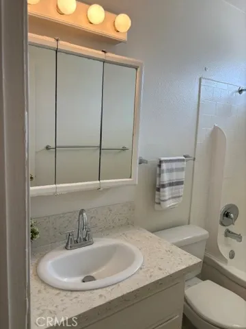 Nice quartz countertop and fixtures