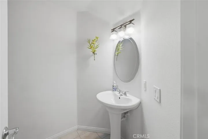 19324 Opal Lane, Saugus, California 91350