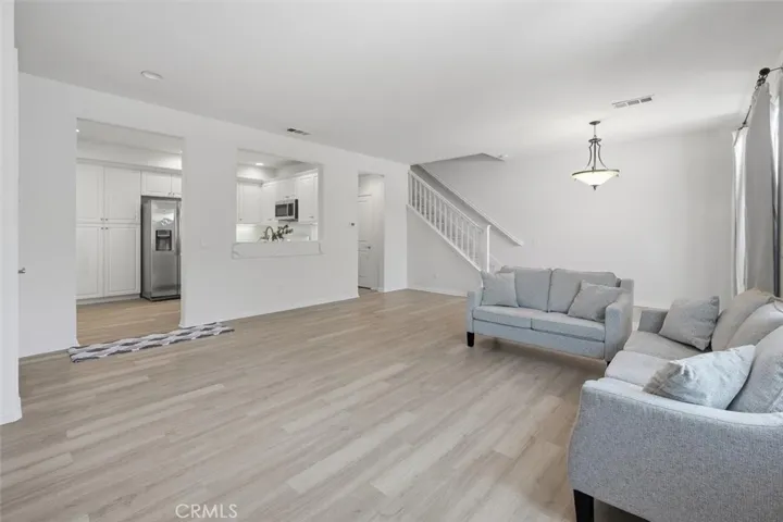 19324 Opal Lane, Saugus, California 91350