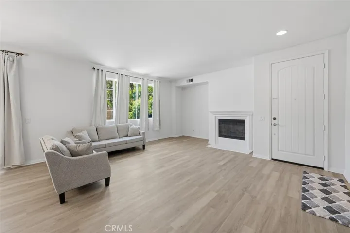 19324 Opal Lane, Saugus, California 91350