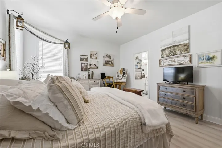 23301 Ridge Route #111 Drive, Laguna Hills, California 92653