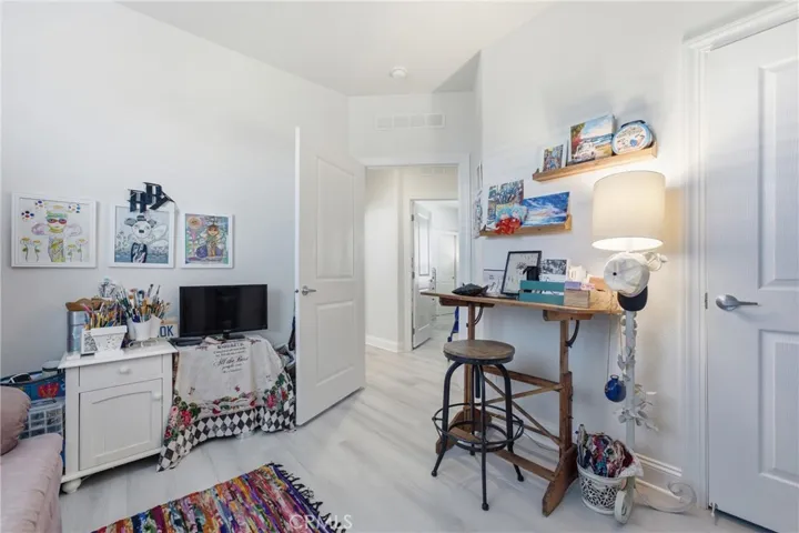 23301 Ridge Route #111 Drive, Laguna Hills, California 92653