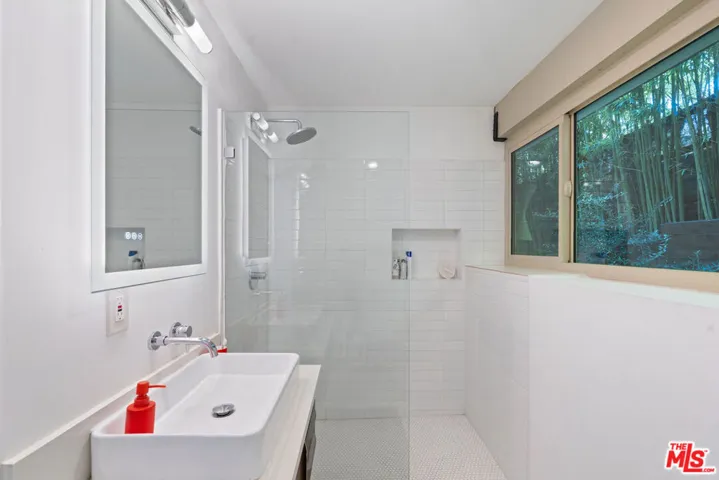 1513 Forest Knoll Drive, Los Angeles, California 90069