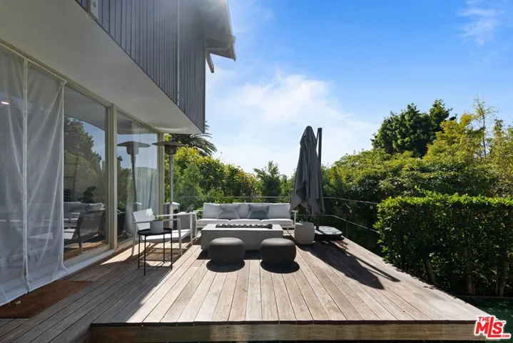 1513 Forest Knoll Drive, Los Angeles, California 90069
