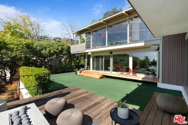 1513 Forest Knoll Drive, Los Angeles, California 90069