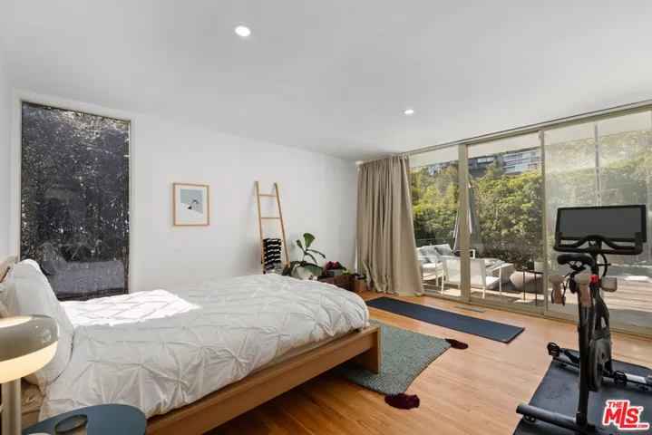 1513 Forest Knoll Drive, Los Angeles, California 90069