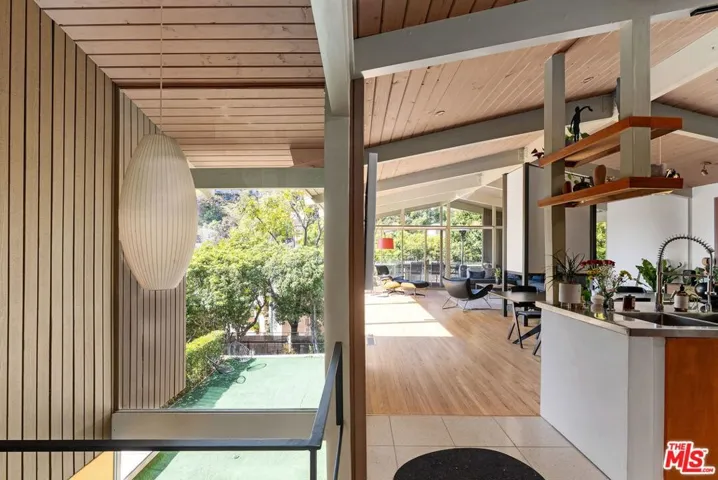 1513 Forest Knoll Drive, Los Angeles, California 90069