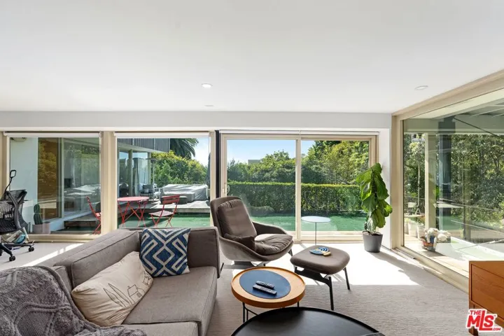 1513 Forest Knoll Drive, Los Angeles, California 90069