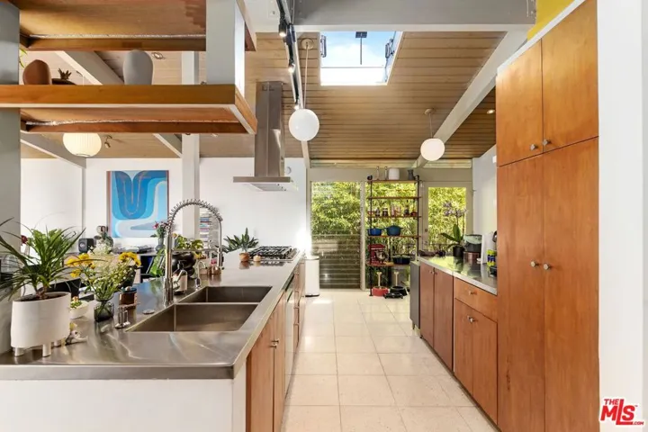 1513 Forest Knoll Drive, Los Angeles, California 90069