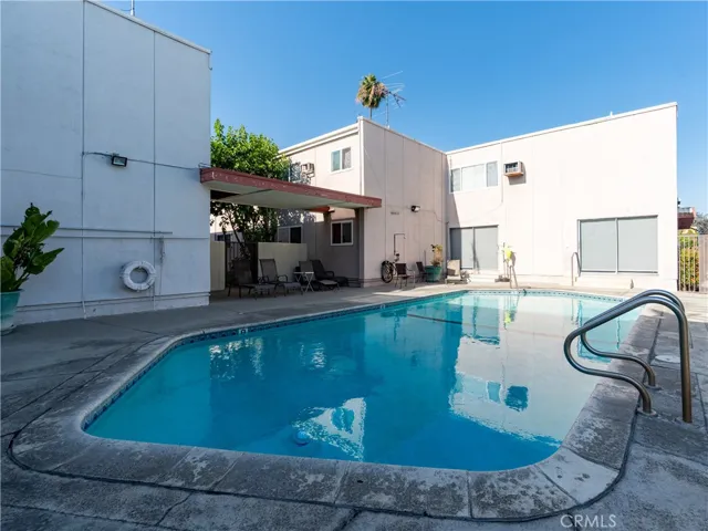 Community pool
