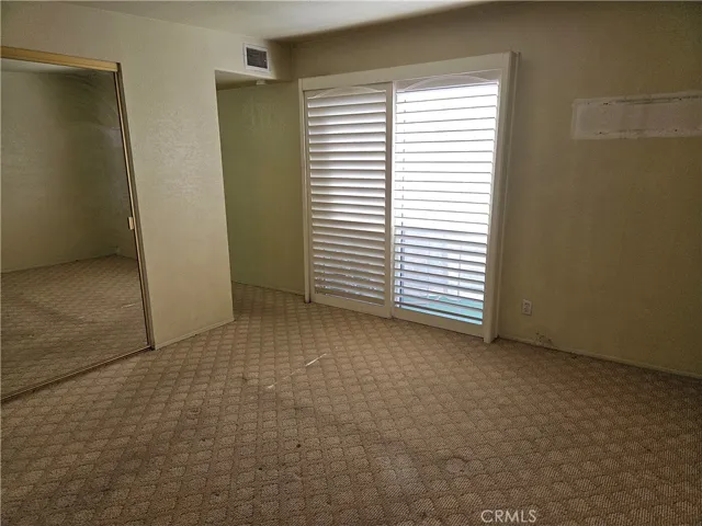 Master W/Shutters