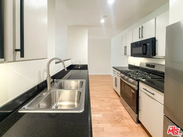330 S Barrington Avenue 309, Los Angeles, California 90049