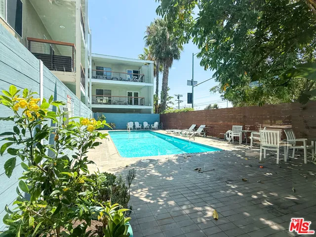 330 S Barrington Avenue 309, Los Angeles, California 90049