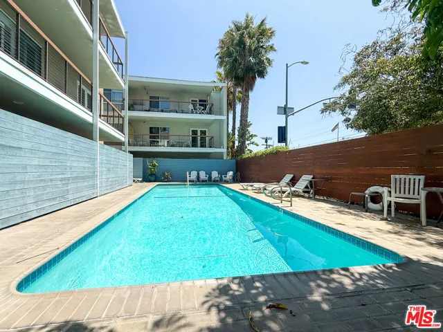 330 S Barrington Avenue 309, Los Angeles, California 90049