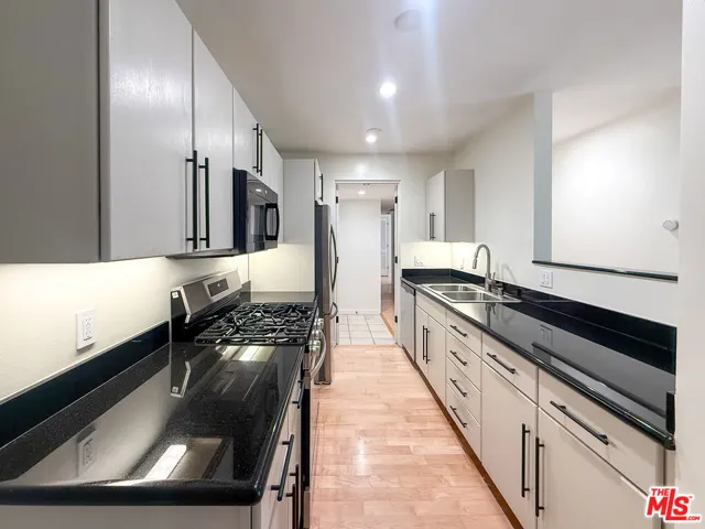 330 S Barrington Avenue 309, Los Angeles, California 90049