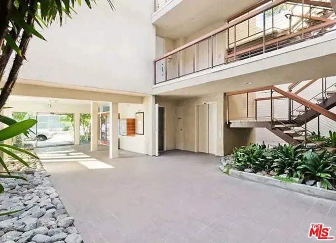 330 S Barrington Avenue 309, Los Angeles, California 90049