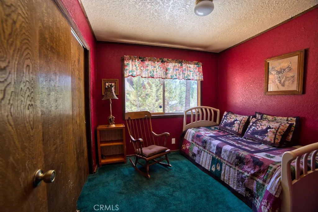 Twin Bed Room