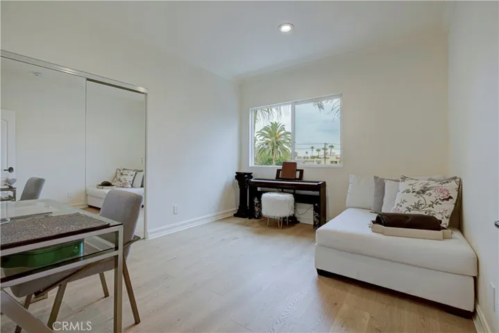 565 E San Jose Ph1, Burbank, California 91501