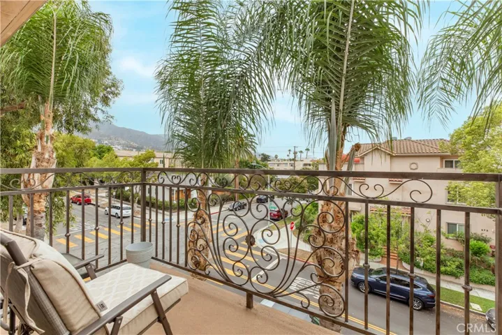 565 E San Jose Ph1, Burbank, California 91501