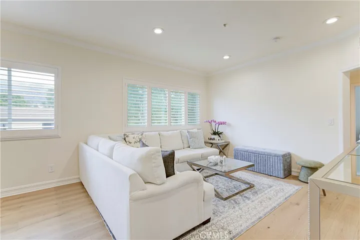 565 E San Jose Ph1, Burbank, California 91501