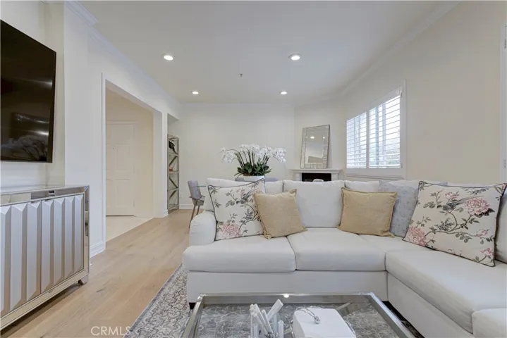 565 E San Jose Ph1, Burbank, California 91501