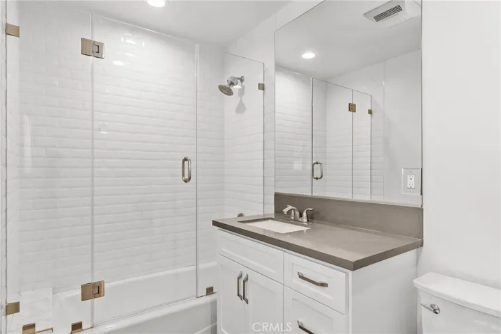 2057 E Villa, Pasadena, California 91107