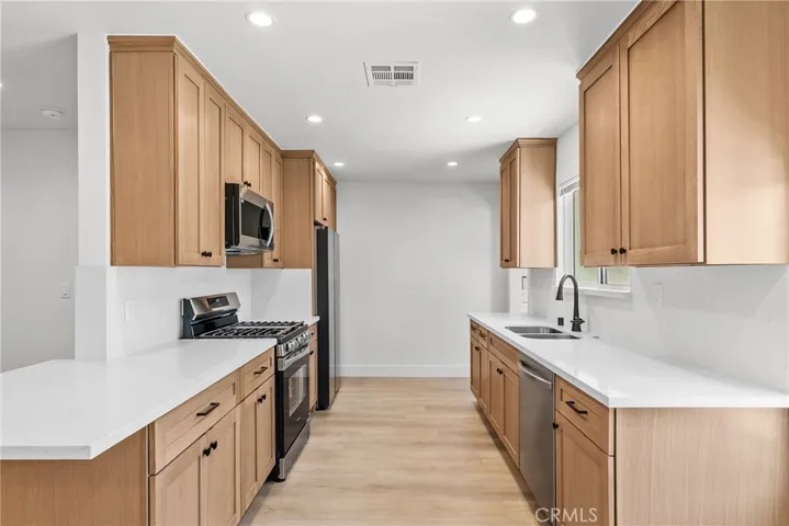 2057 E Villa, Pasadena, California 91107