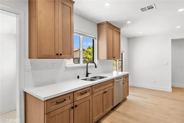2057 E Villa, Pasadena, California 91107