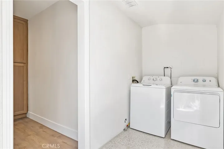 2057 E Villa, Pasadena, California 91107