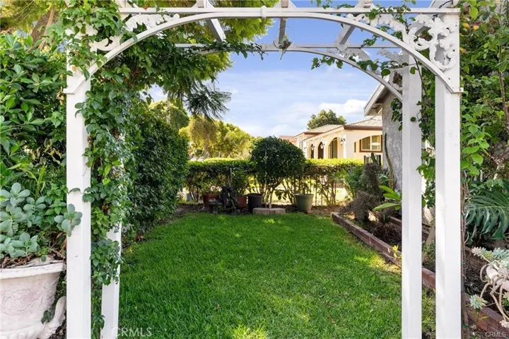 10031 San Antonio, South Gate, California 90280