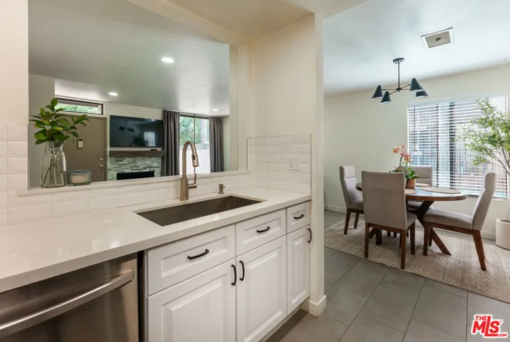 9376 Moonbeam Avenue 9, Panorama City, California 91402 — photo 5