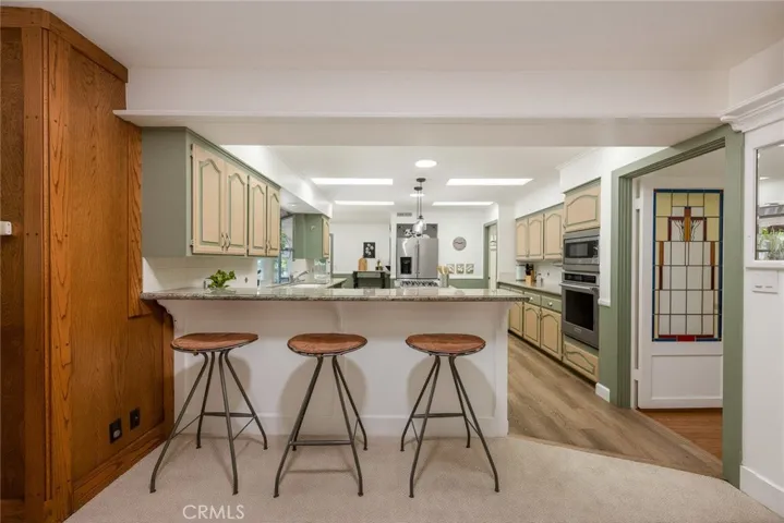 Kitchen Breakfast Bar