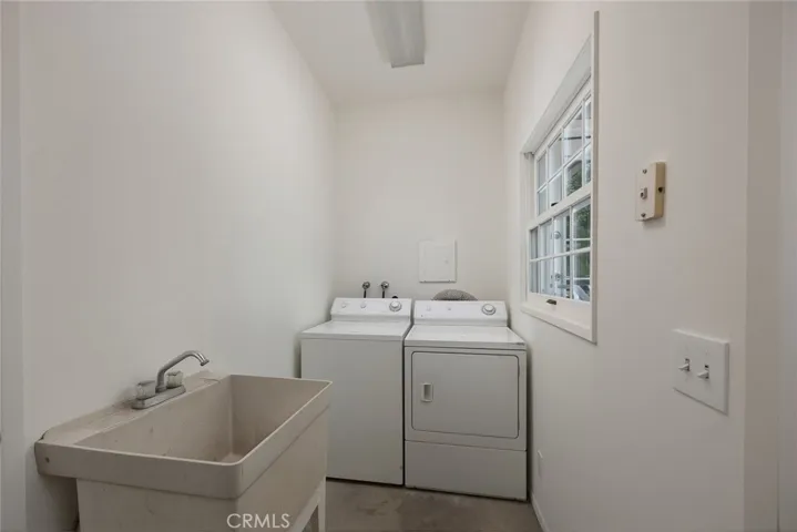 1060 W Leadora Avenue, Glendora, California 91741