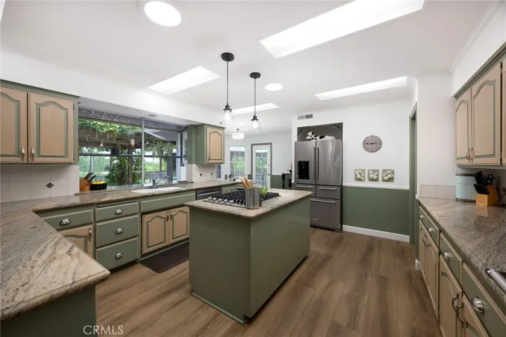 1060 W Leadora Avenue, Glendora, California 91741