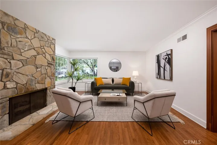 1060 W Leadora Avenue, Glendora, California 91741