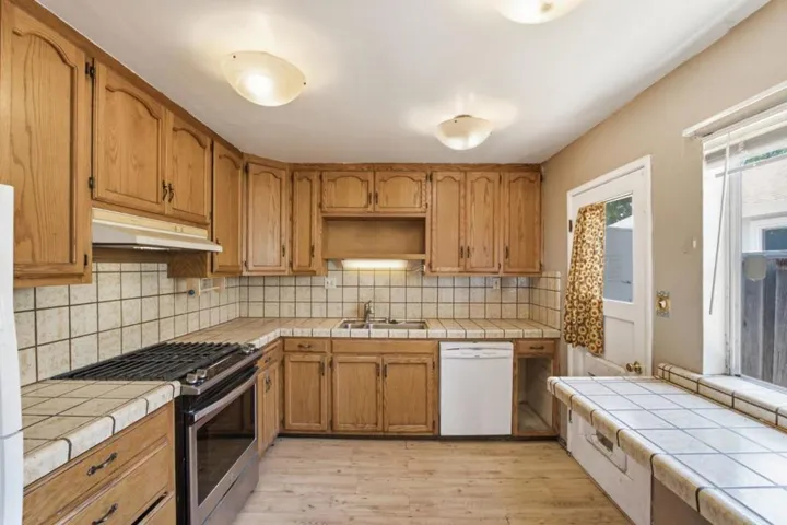 3181 Maddux Drive, Palo Alto, California 94303