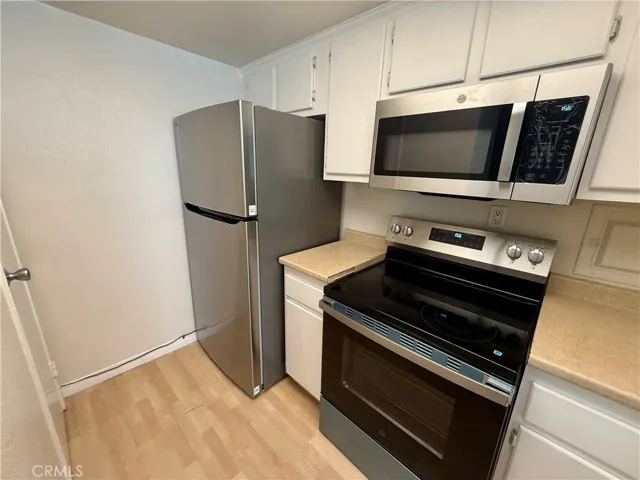 3053 Knollwood, La Verne, California 91750