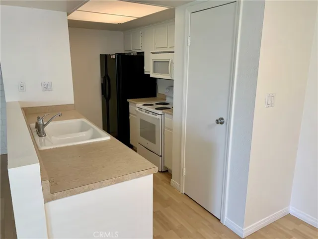 3053 Knollwood, La Verne, California 91750