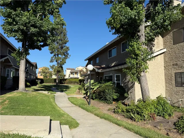 4195 Kingsley 43, Montclair, California 91763