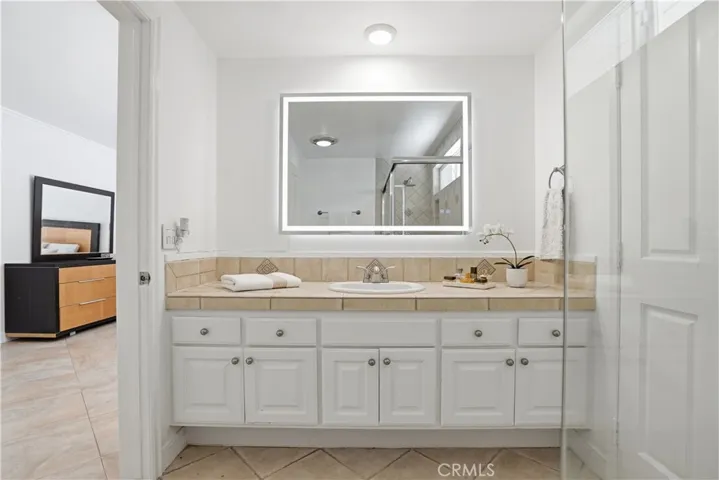 22615 Dardenne Street, Calabasas, California 91302