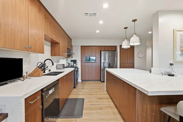2021 Rosemont 3, Pasadena, California 91103