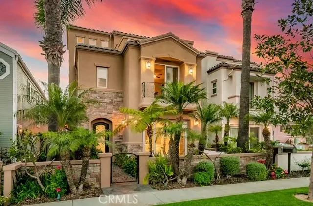 225 11th Street, Huntington Beach, California 92648