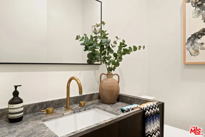8732 Rangely Avenue, West Hollywood, California 90048