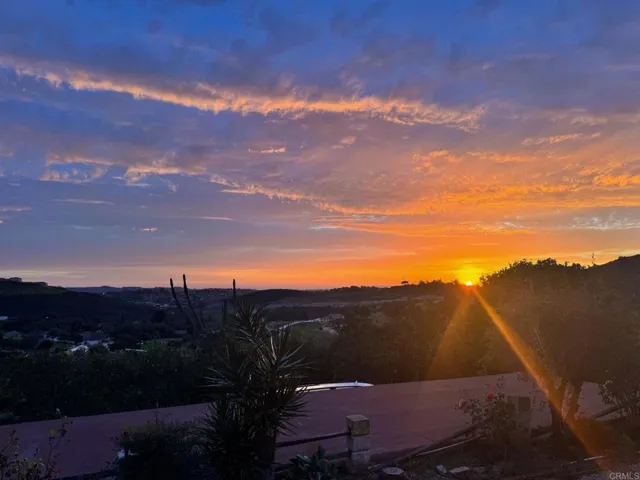 1765 Robinhood Road, Vista, California 92084